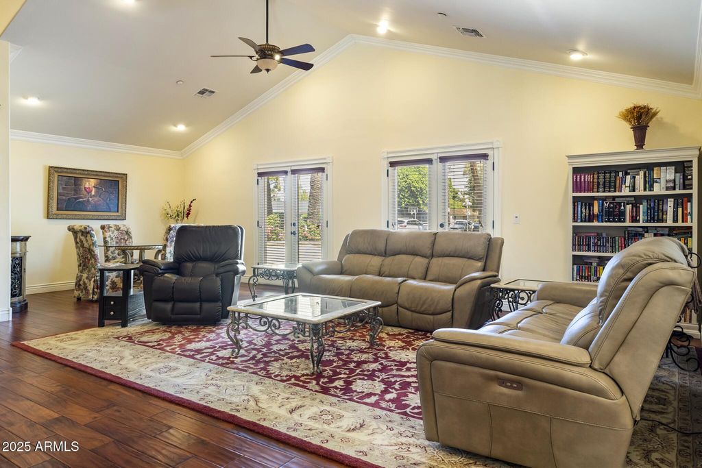 Image 17 of property listing at 229 W VISTA Avenue, Phoenix, AZ 85021