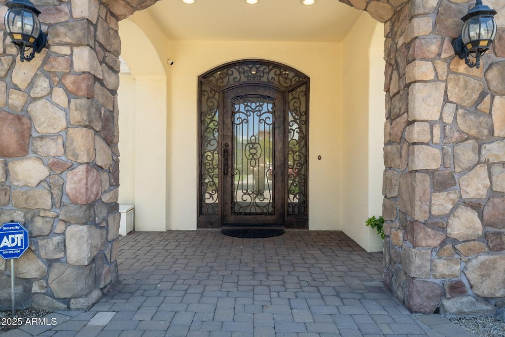 Image 6 of property listing at 229 W VISTA Avenue, Phoenix, AZ 85021