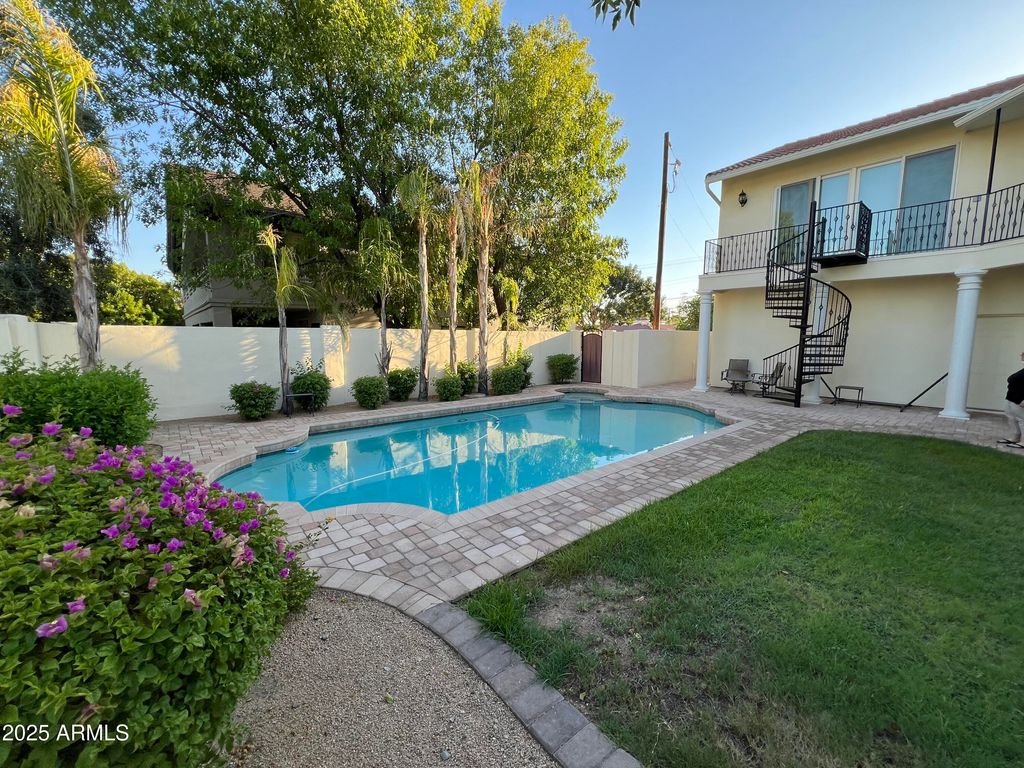 Image 95 of property listing at 229 W VISTA Avenue, Phoenix, AZ 85021