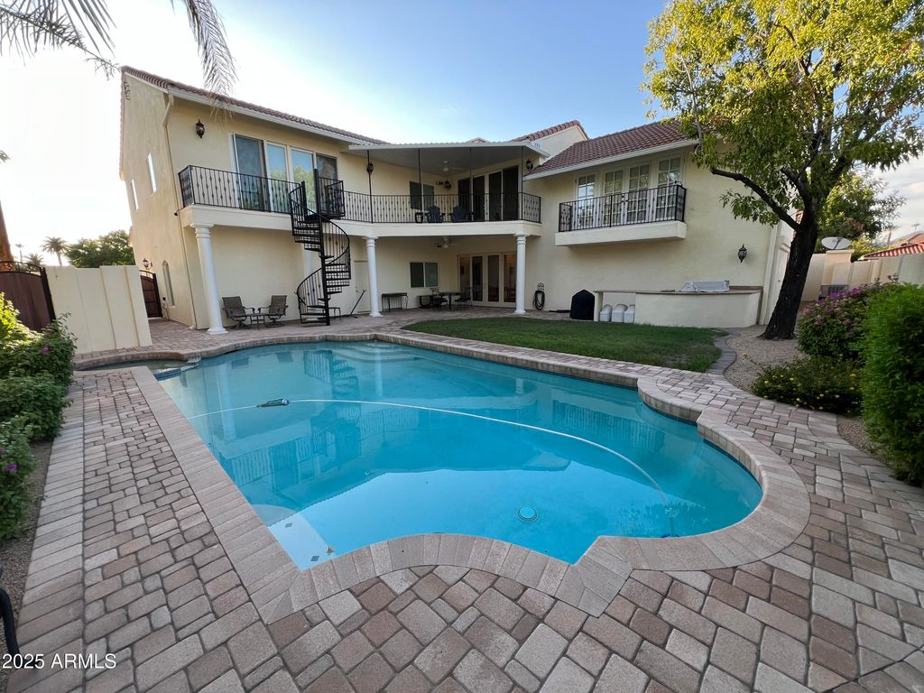 Image 98 of property listing at 229 W VISTA Avenue, Phoenix, AZ 85021