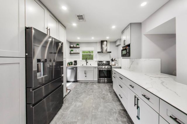 9448 N Oak Avenue, Des Plaines, IL 60016