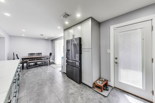 9448 N Oak Avenue, Des Plaines, IL 60016