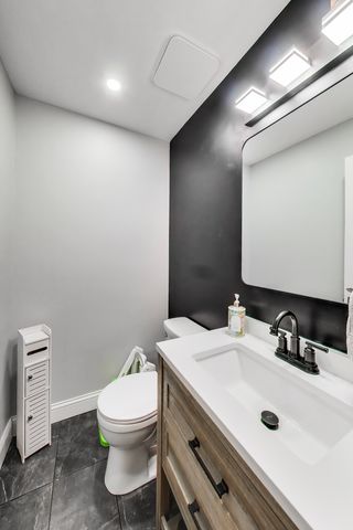 9448 N Oak Avenue, Des Plaines, IL 60016