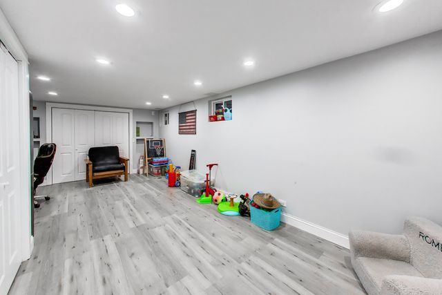 9448 N Oak Avenue, Des Plaines, IL 60016