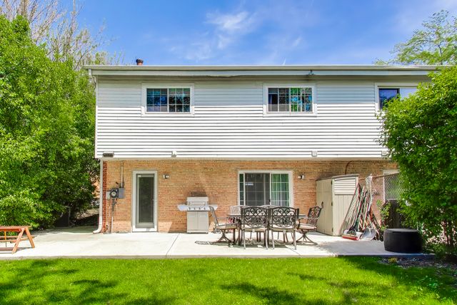 9448 N Oak Avenue, Des Plaines, IL 60016