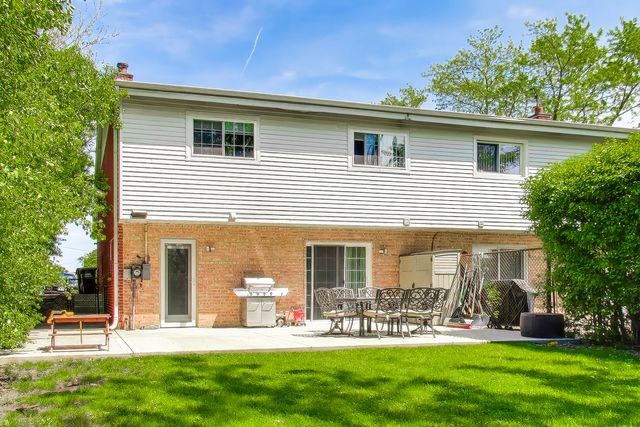 9448 N Oak Avenue, Des Plaines, IL 60016
