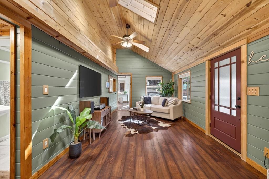 Image 13 of property listing at 515 Burnside, Boulder Creek, CA 95006