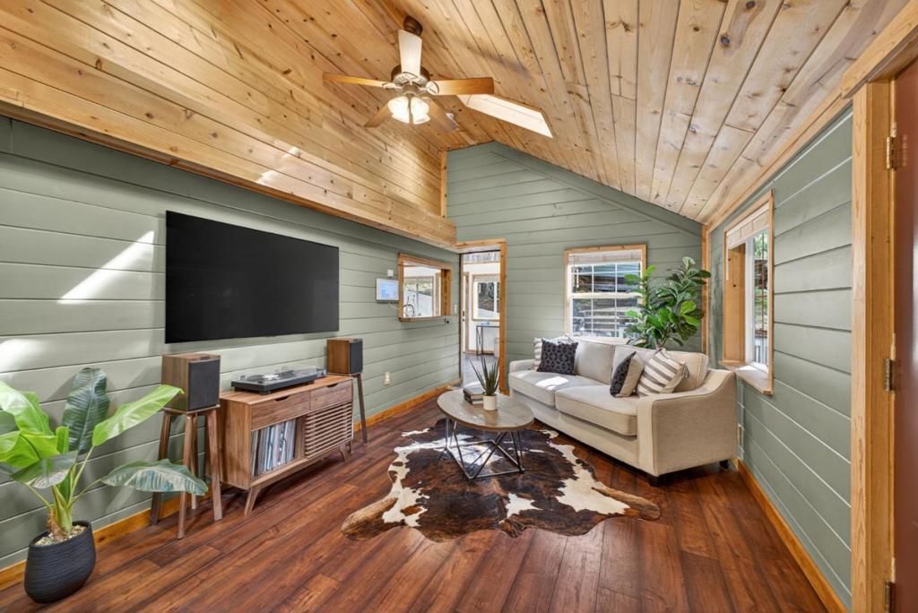 Image 14 of property listing at 515 Burnside, Boulder Creek, CA 95006