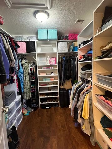 9894 Fairway Cove Ln, Plantation, FL 33324