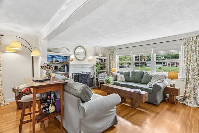 62 Charme Rd, Billerica, MA 01821
