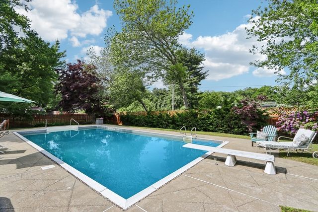 62 Charme Rd, Billerica, MA 01821