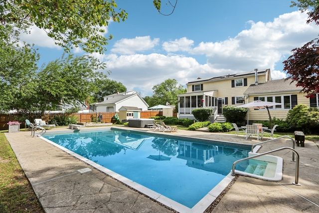 62 Charme Rd, Billerica, MA 01821