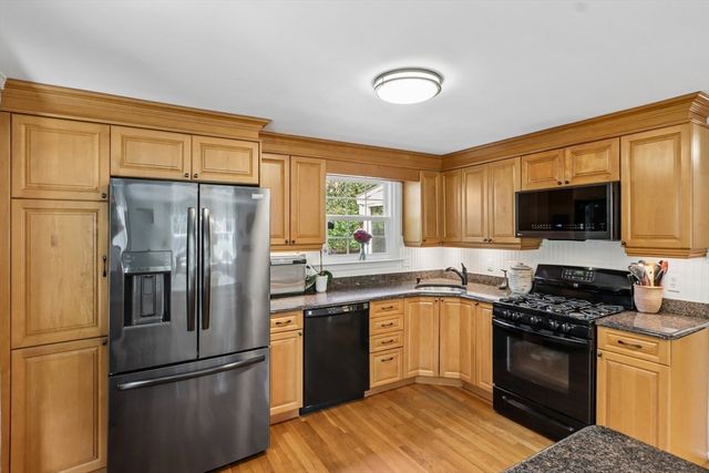 62 Charme Rd, Billerica, MA 01821