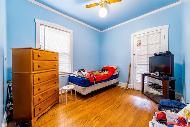5733 S Whipple Street, Chicago, IL 60629