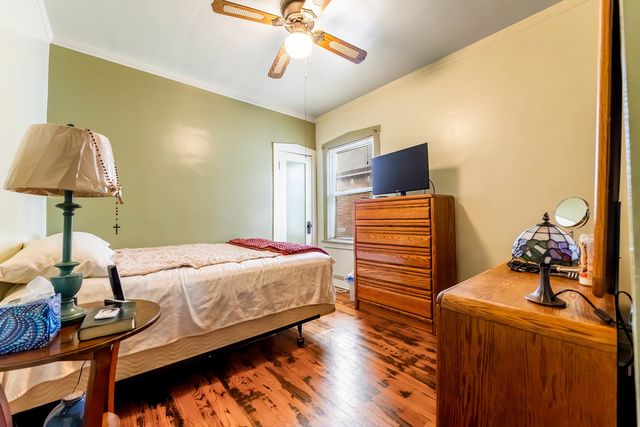 5733 S Whipple Street, Chicago, IL 60629