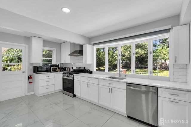 5 Phillip Drive, Edison, NJ 08820
