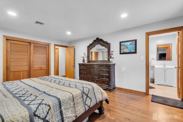 5 Phillip Drive, Edison, NJ 08820