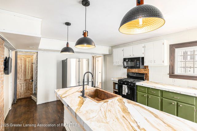 100 N Oakland Street, St. Johns, MI 48879