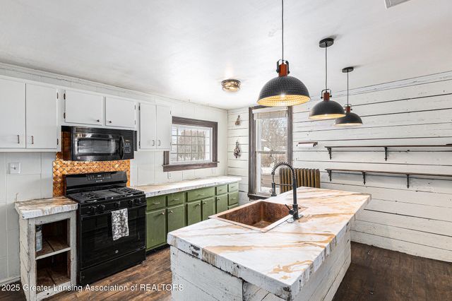 100 N Oakland Street, St. Johns, MI 48879