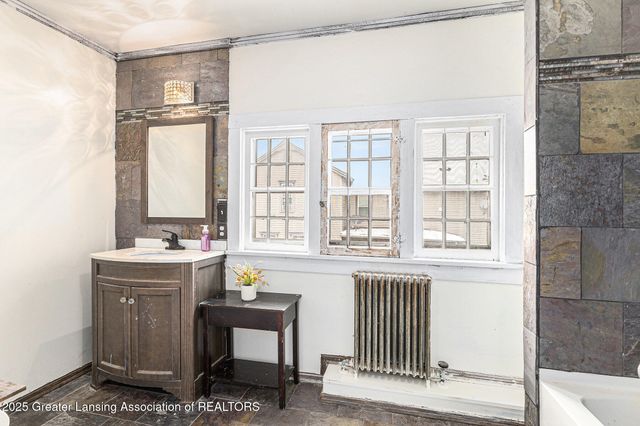 100 N Oakland Street, St. Johns, MI 48879