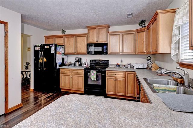 42 Gurwen DR, Smithfield, VA 23430