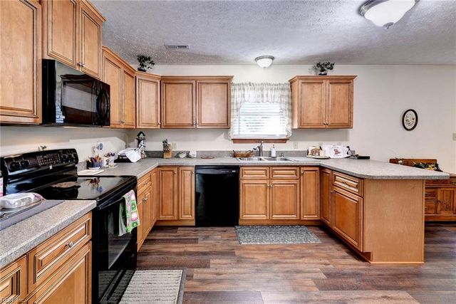 42 Gurwen DR, Smithfield, VA 23430