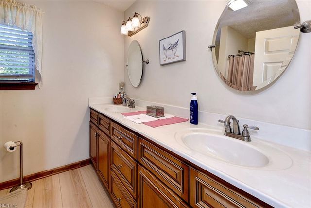 42 Gurwen DR, Smithfield, VA 23430