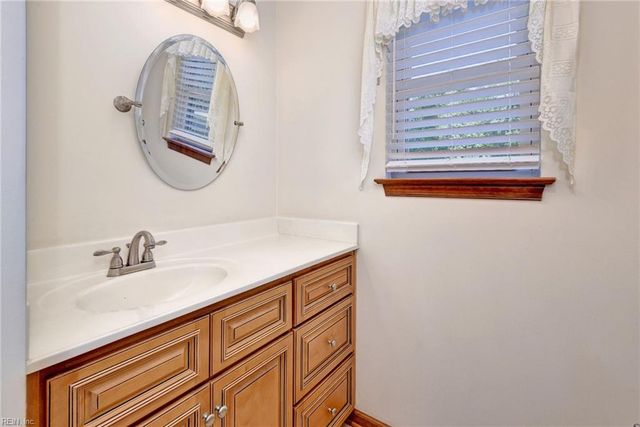 42 Gurwen DR, Smithfield, VA 23430