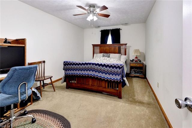 42 Gurwen DR, Smithfield, VA 23430