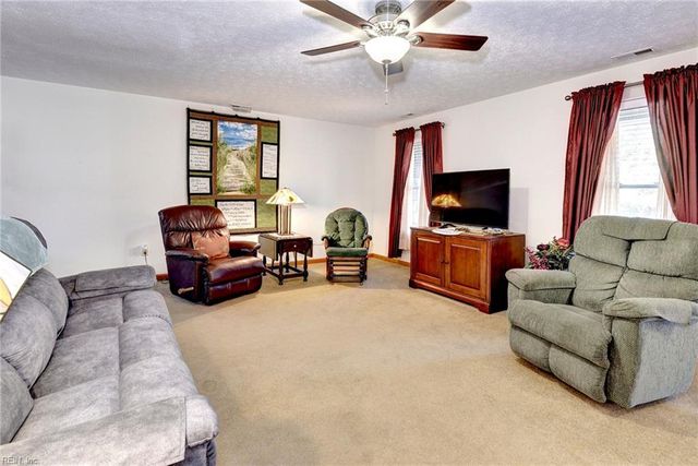 42 Gurwen DR, Smithfield, VA 23430