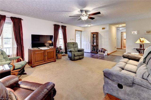 42 Gurwen DR, Smithfield, VA 23430