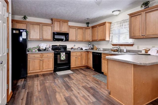 42 Gurwen DR, Smithfield, VA 23430