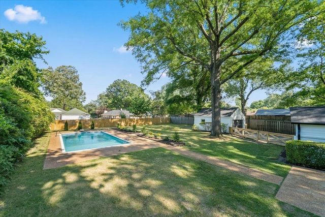 386 E ERWIN DR, Memphis, TN 38117