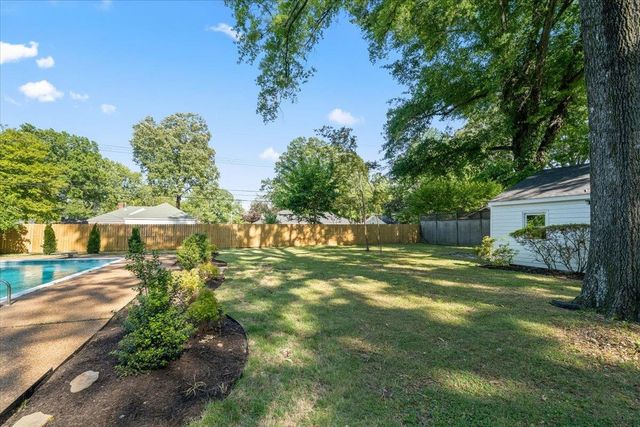 386 E ERWIN DR, Memphis, TN 38117