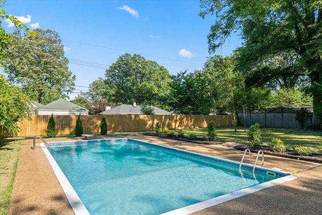 386 E ERWIN DR, Memphis, TN 38117