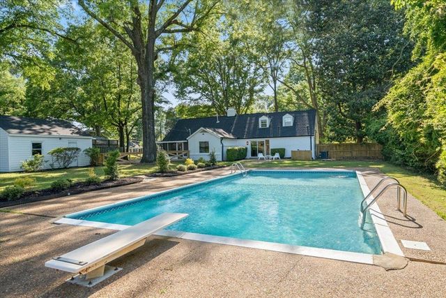 386 E ERWIN DR, Memphis, TN 38117