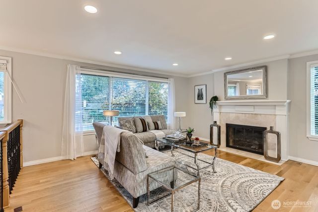 18927 SE 42nd Place, Issaquah, WA 98027