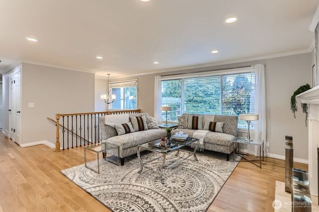 18927 SE 42nd Place, Issaquah, WA 98027