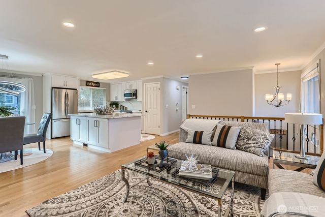 18927 SE 42nd Place, Issaquah, WA 98027