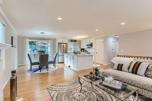 18927 SE 42nd Place, Issaquah, WA 98027