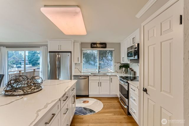 18927 SE 42nd Place, Issaquah, WA 98027