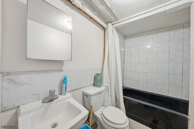 1067 Julia St, Teaneck Twp., NJ 07666