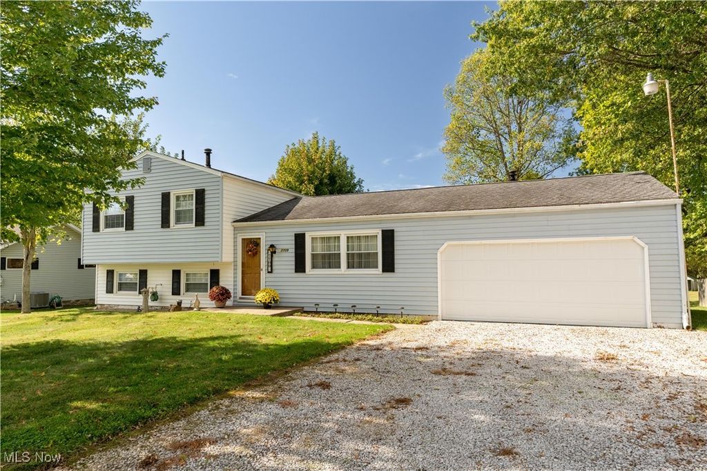 7709 Brownwood Avenue NW, Canal Fulton, OH 44614