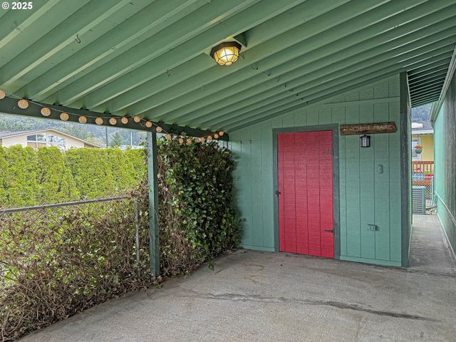 98042 W BENHAM Ln 1, Brookings, OR 97415