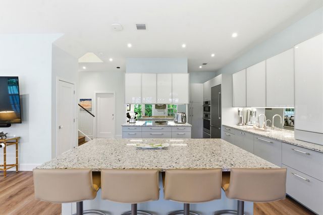 2628 NE 9th Avenue 2, Wilton Manors, FL 33334