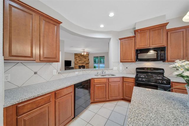 118 Magnolia Grove Lane, Conroe, TX 77384