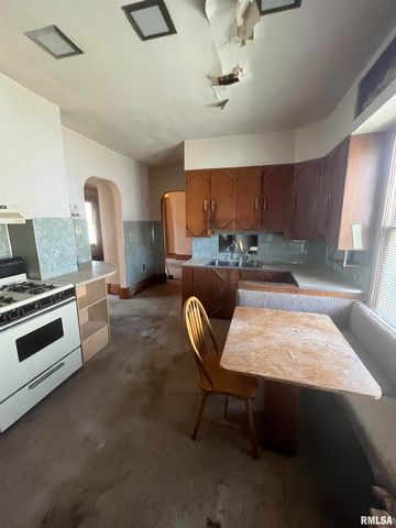 1109 S MICHIGAN Street, Davenport, IA 52802