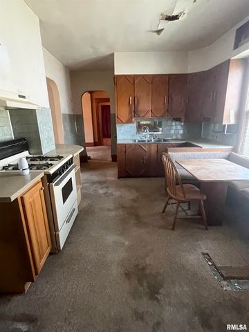 1109 S MICHIGAN Street, Davenport, IA 52802