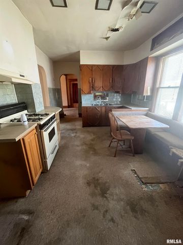 1109 S MICHIGAN Street, Davenport, IA 52802