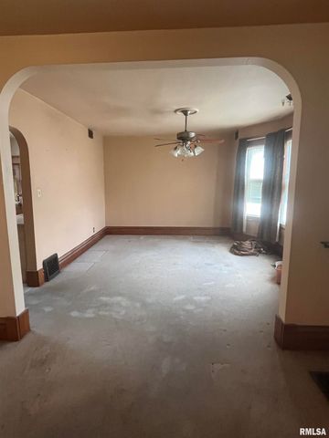 1109 S MICHIGAN Street, Davenport, IA 52802